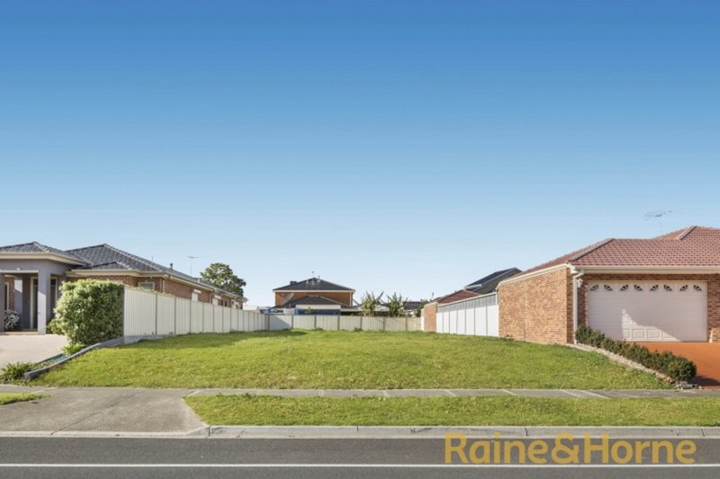 Photo - 18 Stockton Drive, Cairnlea VIC 3023 - Image 2