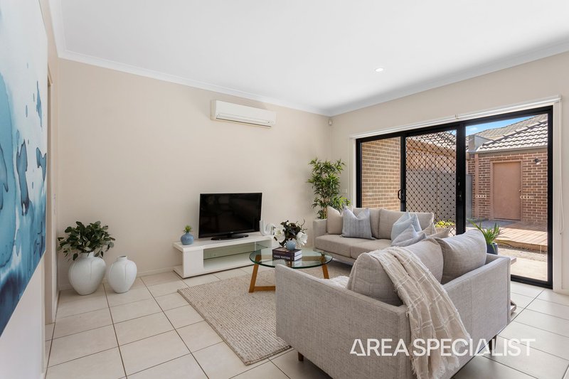 Photo - 18 Stonebridge Lane, Pakenham VIC 3810 - Image 8