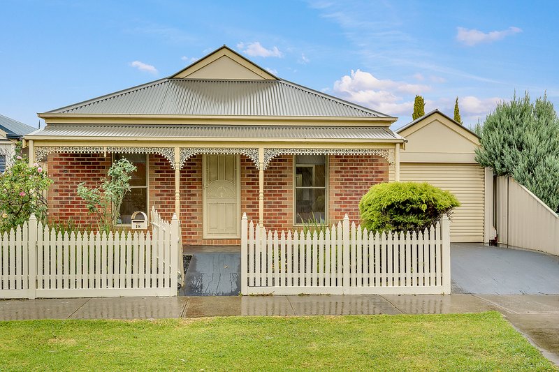 18 Stoneleigh Place, Craigieburn VIC 3064