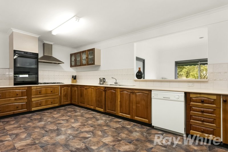 Photo - 18 Strada Crescent, Wheelers Hill VIC 3150 - Image 2