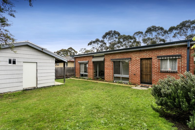 Photo - 18 Strada Crescent, Wheelers Hill VIC 3150 - Image 9