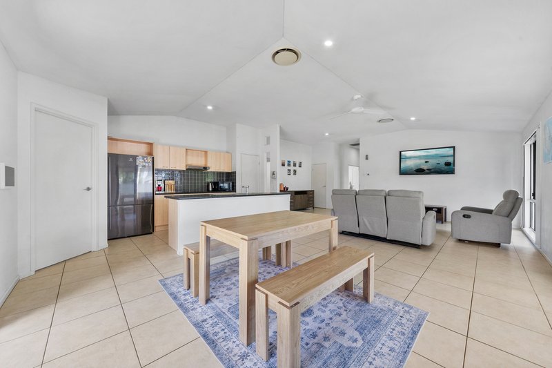 Photo - 18 Strowe Place, Bracken Ridge QLD 4017 - Image 4
