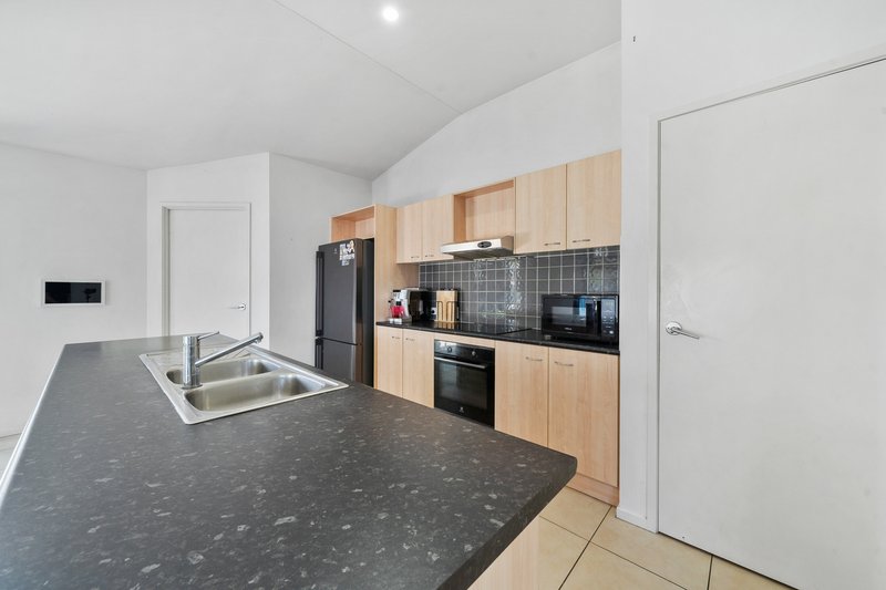 Photo - 18 Strowe Place, Bracken Ridge QLD 4017 - Image 6