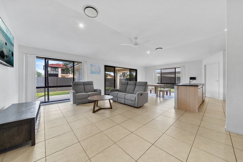 Photo - 18 Strowe Place, Bracken Ridge QLD 4017 - Image 7