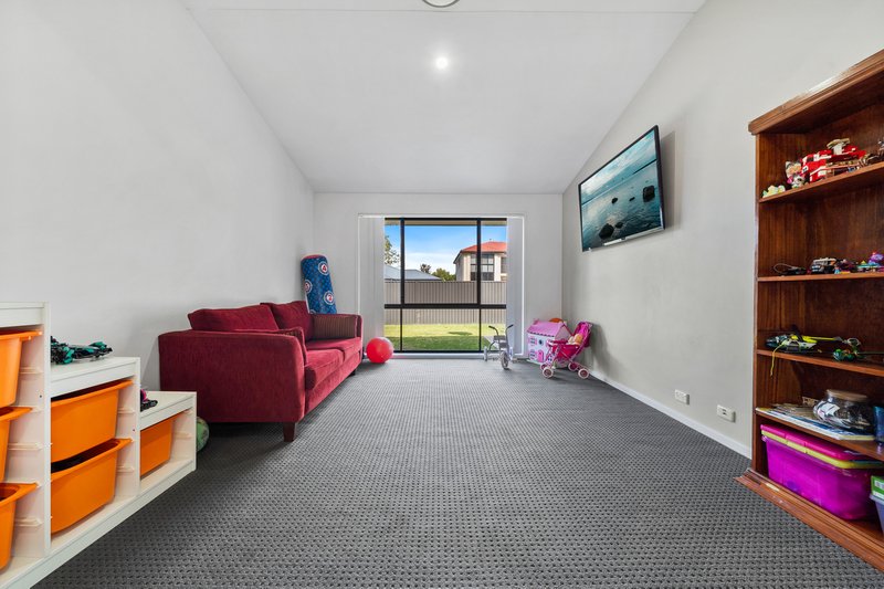 Photo - 18 Strowe Place, Bracken Ridge QLD 4017 - Image 8