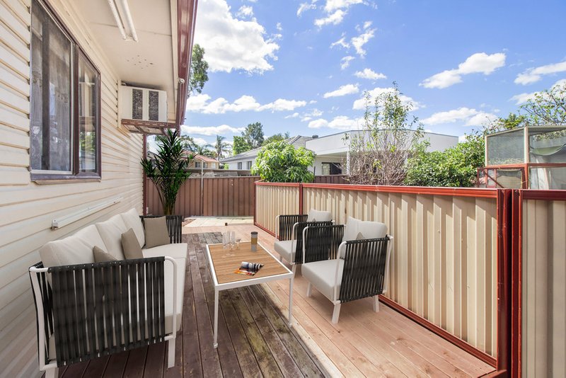 Photo - 18 Sullivan Avenue, Lurnea NSW 2170 - Image 7