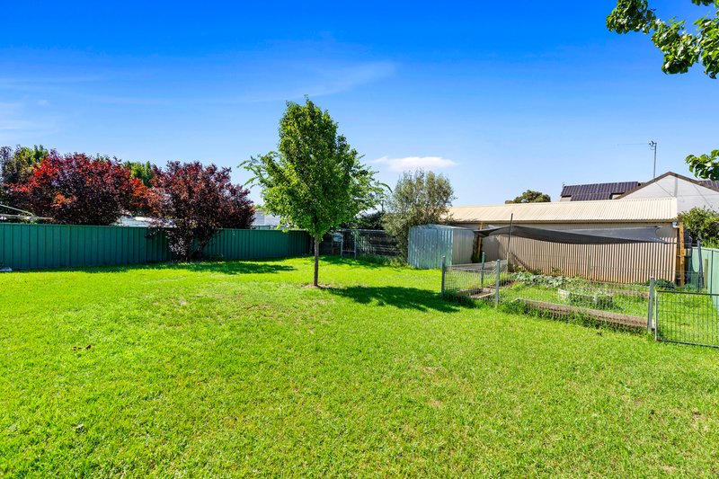 Photo - 18 Sullivan Avenue, Wagga Wagga NSW 2650 - Image 8