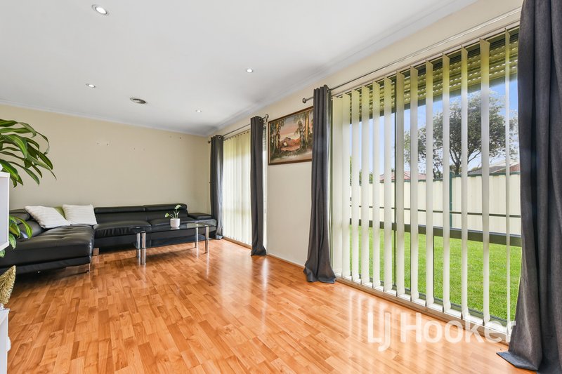 Photo - 18 Summit Court, Hampton Park VIC 3976 - Image 2