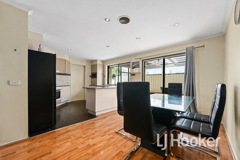 Photo - 18 Summit Court, Hampton Park VIC 3976 - Image 4