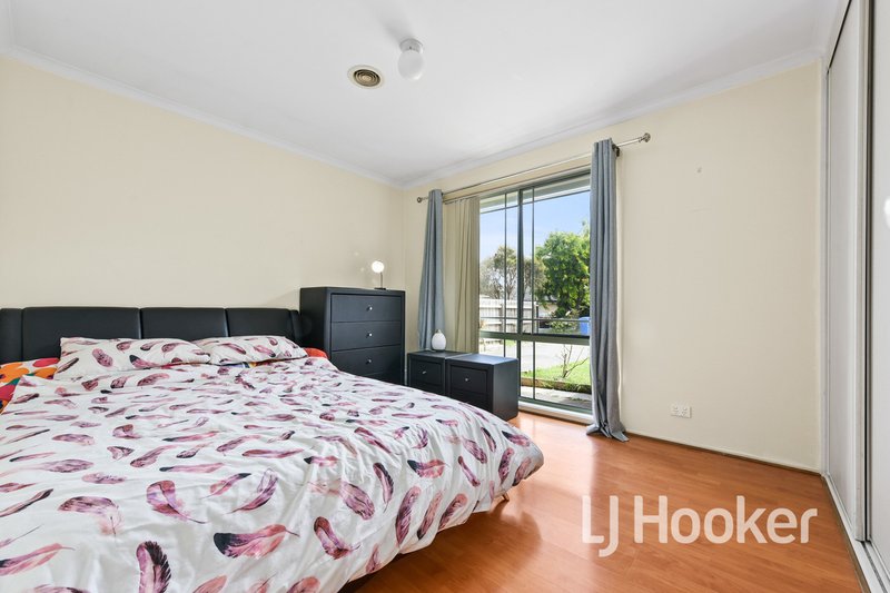 Photo - 18 Summit Court, Hampton Park VIC 3976 - Image 6