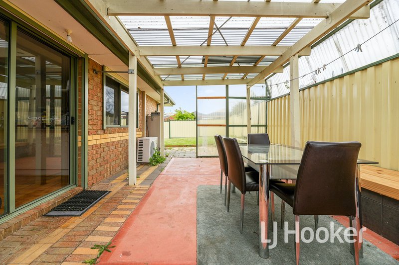 Photo - 18 Summit Court, Hampton Park VIC 3976 - Image 11