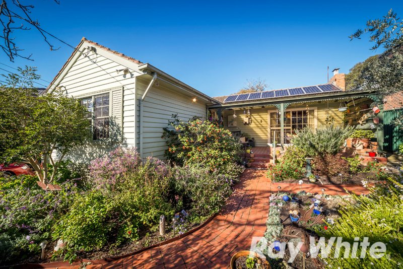 Photo - 18 Summit Road, Burwood VIC 3125 - Image 3