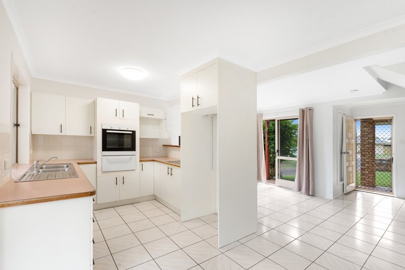 Photo - 1/8 Sun Court, Banksia Beach QLD 4507 - Image 4