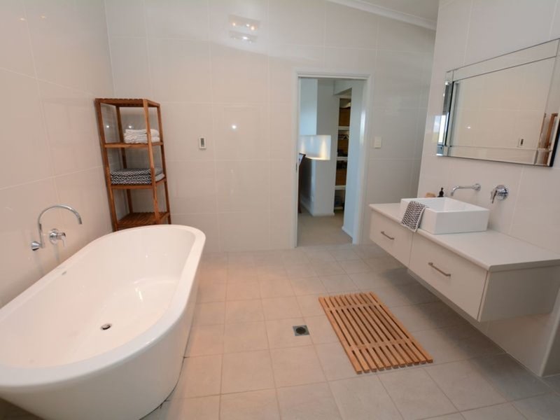 Photo - 18 Surfsound Avenue, Wallabi Point NSW 2430 - Image 18