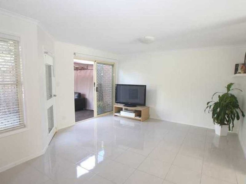 Photo - 18 Tallebudgera Creek Rd , Burleigh Heads QLD 4220 - Image 11