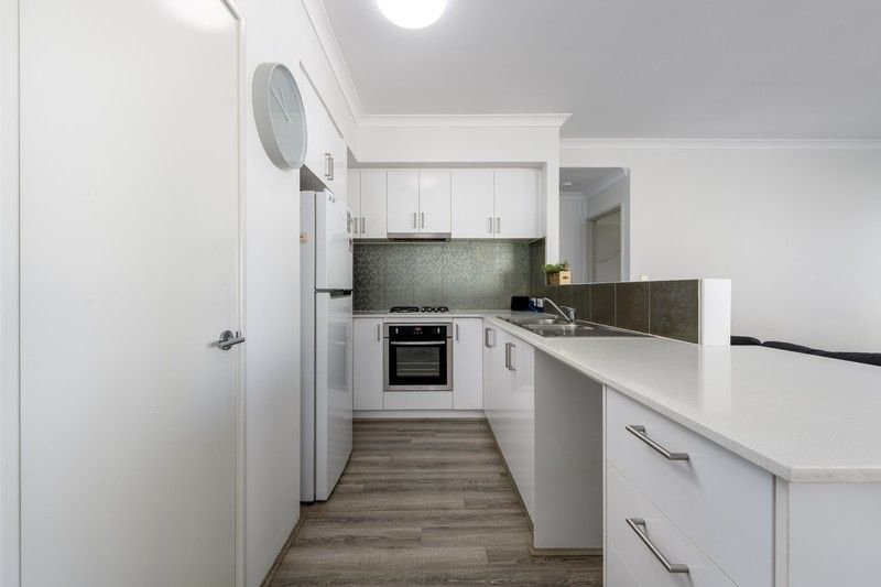 Photo - 18 Tallon Loop, Baldivis WA 6171 - Image 6