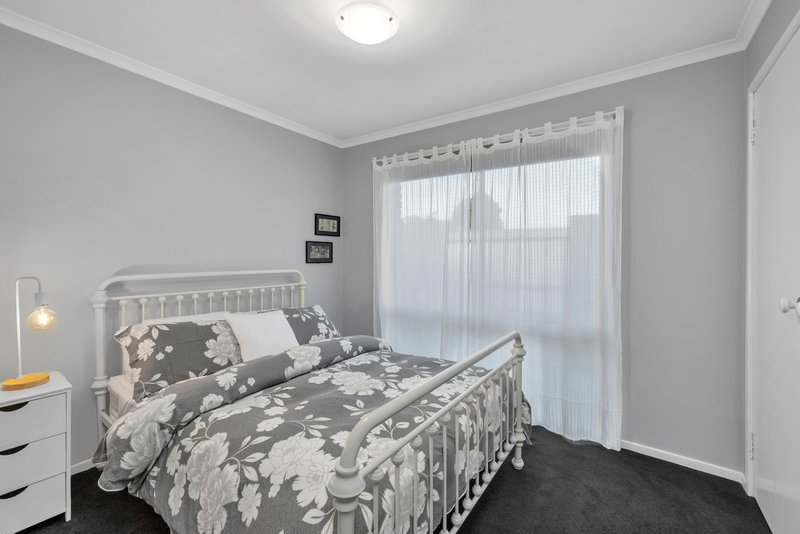 Photo - 18 Tania Court, Pakenham VIC 3810 - Image 9