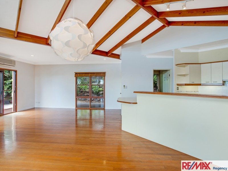 Photo - 18 Tara Terrace, Carrara QLD 4211 - Image 4