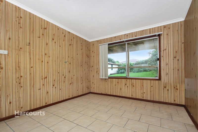 Photo - 18 Tarana Avenue, Kanahooka NSW 2530 - Image 7