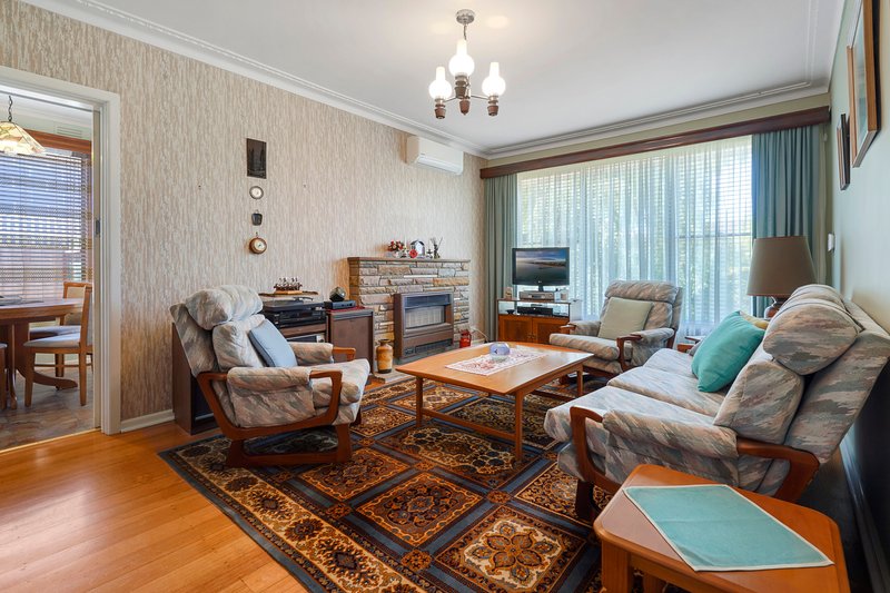 Photo - 18 Taranto Drive, Noble Park VIC 3174 - Image 3