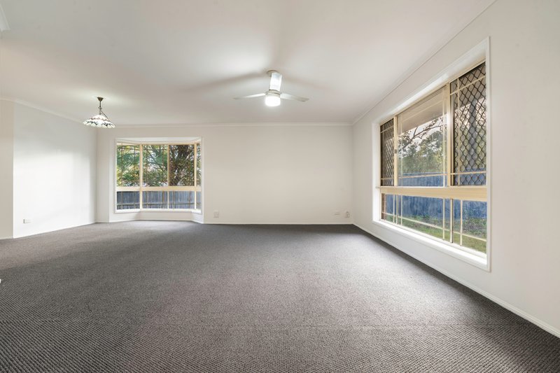 Photo - 18 Tarragon Place, Forest Lake QLD 4078 - Image 3