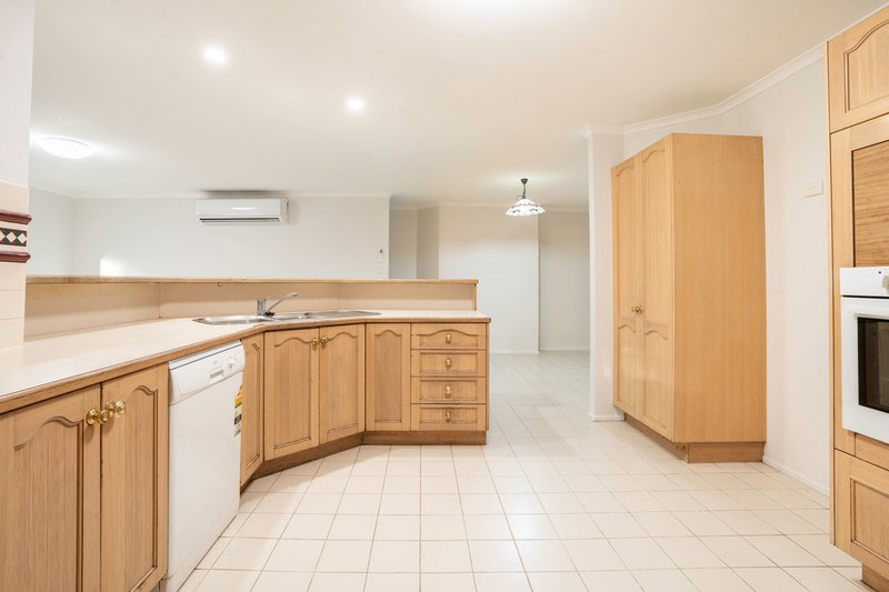 Photo - 18 Tarragon Place, Forest Lake QLD 4078 - Image 6