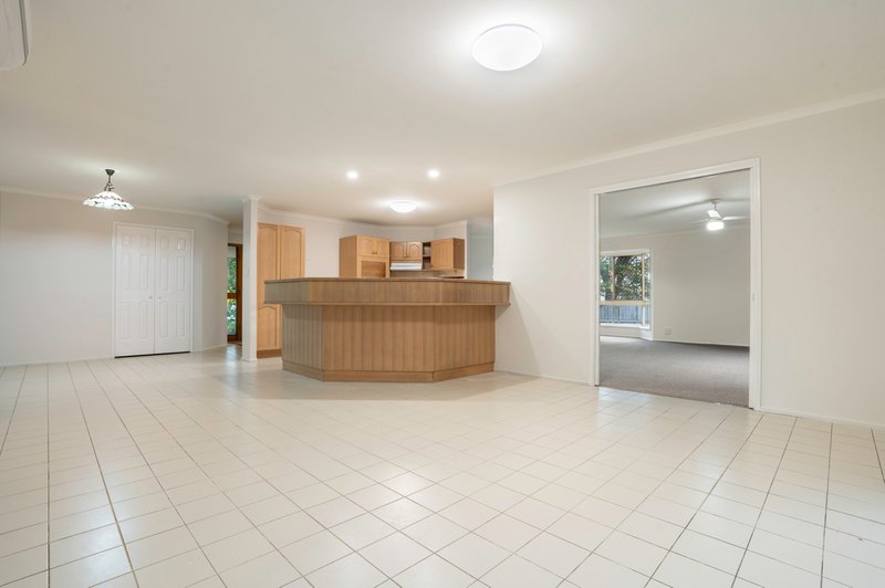 Photo - 18 Tarragon Place, Forest Lake QLD 4078 - Image 7