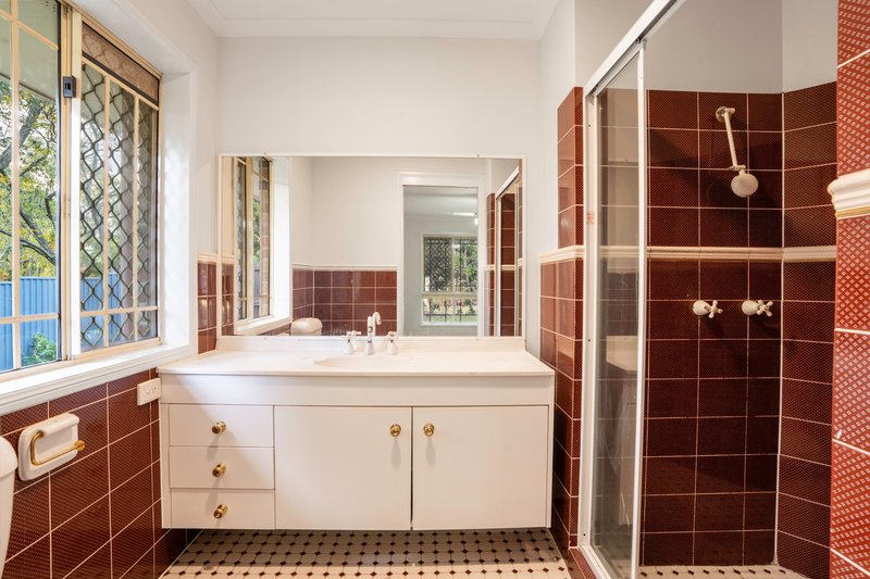 Photo - 18 Tarragon Place, Forest Lake QLD 4078 - Image 9