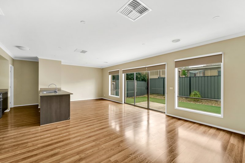 Photo - 18 Taylan Street, Craigieburn VIC 3064 - Image 5