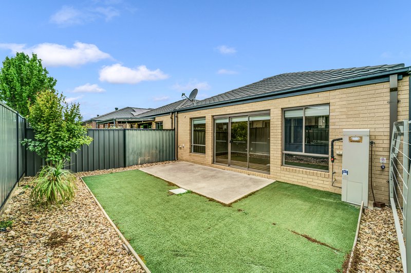 Photo - 18 Taylan Street, Craigieburn VIC 3064 - Image 11