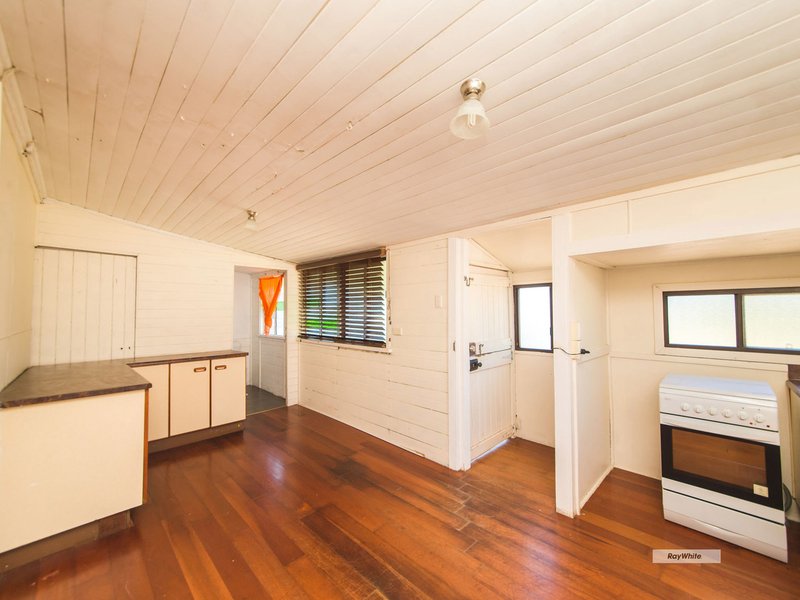 Photo - 18 Taylor Street, Park Avenue QLD 4701 - Image 5