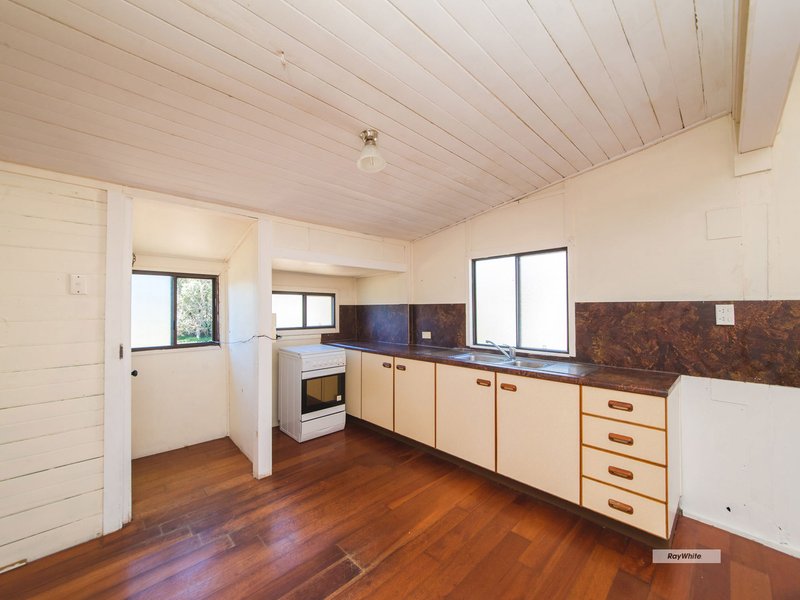 Photo - 18 Taylor Street, Park Avenue QLD 4701 - Image 6