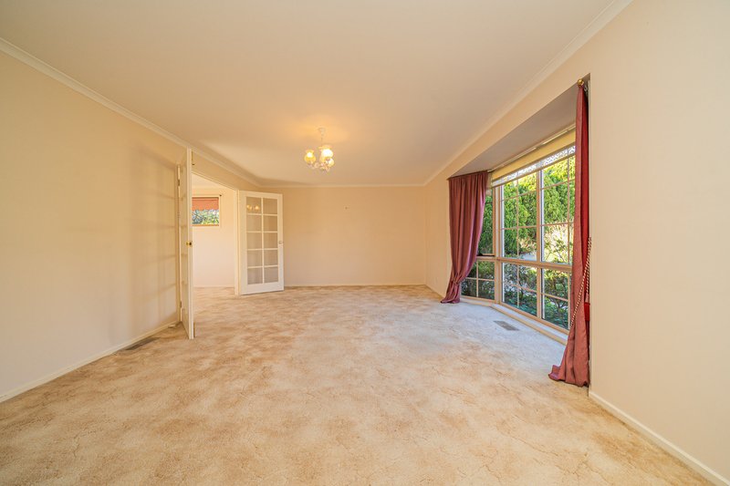 Photo - 18 Telford Drive, Berwick VIC 3806 - Image 2