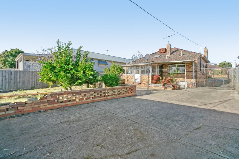 Photo - 18 Thackeray Road, Reservoir VIC 3073 - Image 10