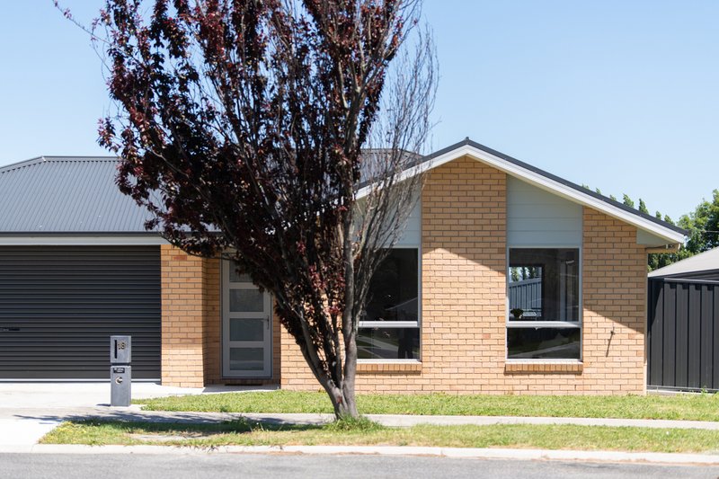 Photo - 18 The Avenue, Latrobe TAS 7307 - Image 2