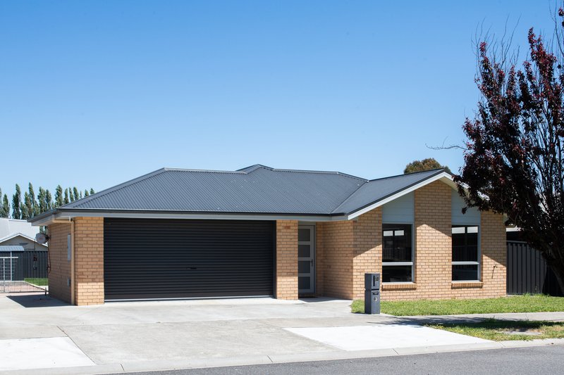 Photo - 18 The Avenue, Latrobe TAS 7307 - Image 3