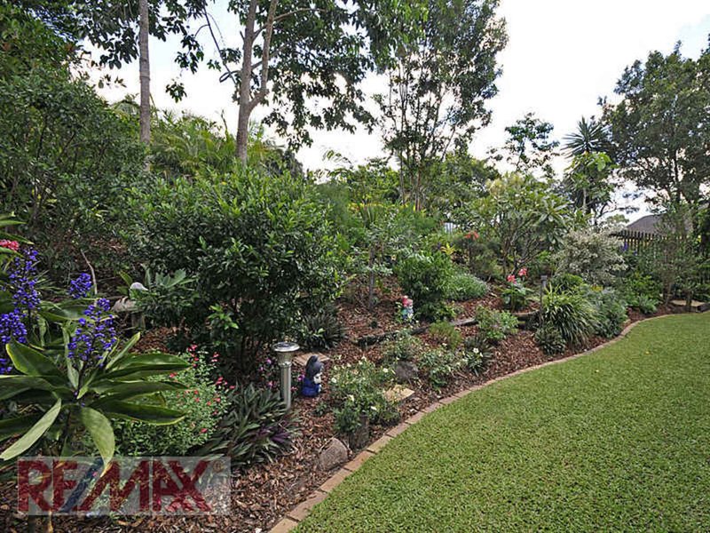 Photo - 18 The Boulevard, Albany Creek QLD 4035 - Image 9