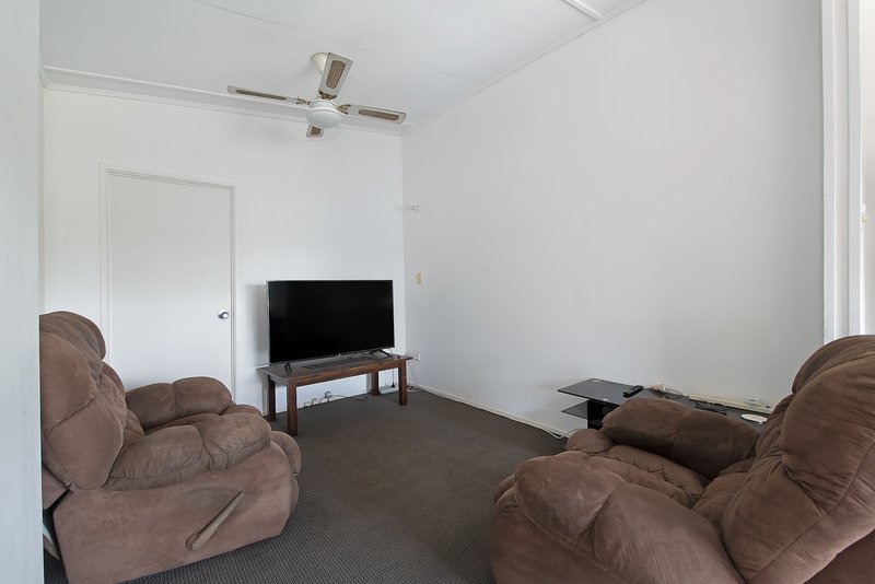 Photo - 18 The Crescent, Kallangur QLD 4503 - Image 3