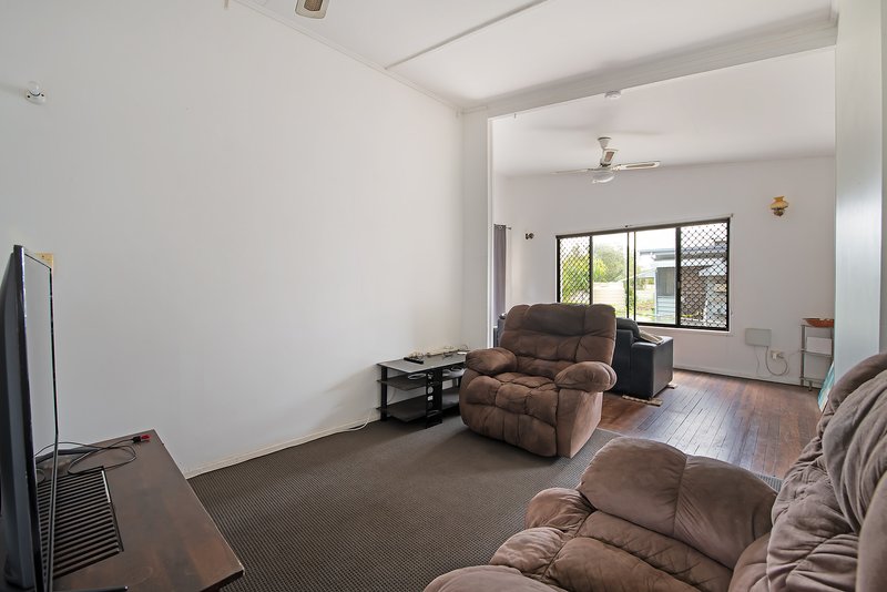 Photo - 18 The Crescent, Kallangur QLD 4503 - Image 4