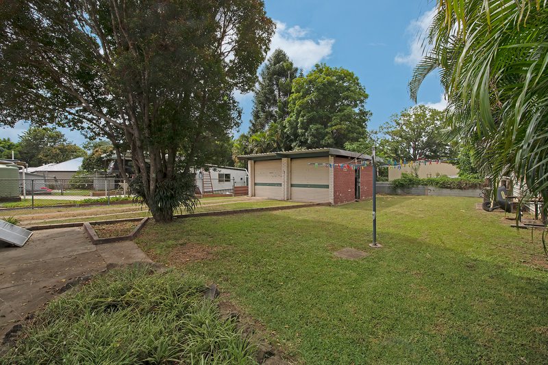 Photo - 18 The Crescent, Kallangur QLD 4503 - Image 14