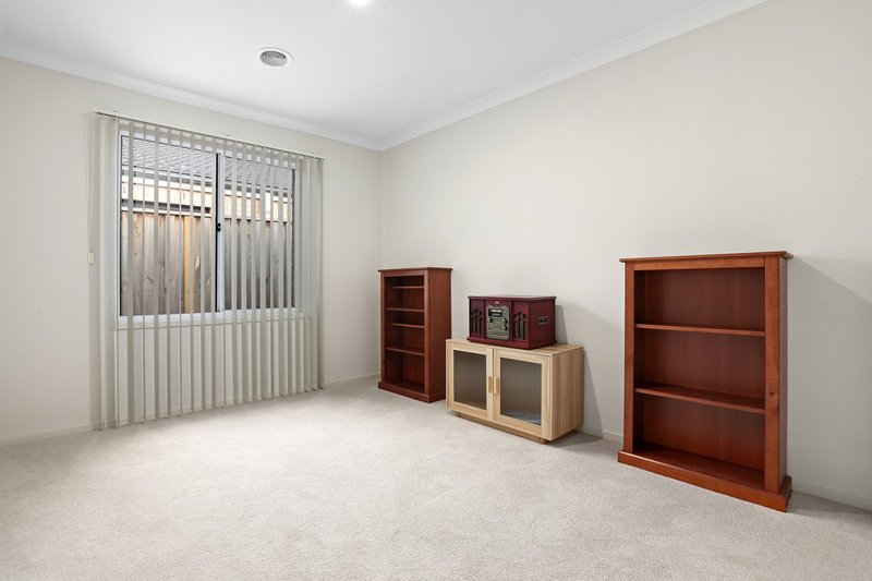 Photo - 18 Timbarra Drive, Werribee VIC 3030 - Image 13