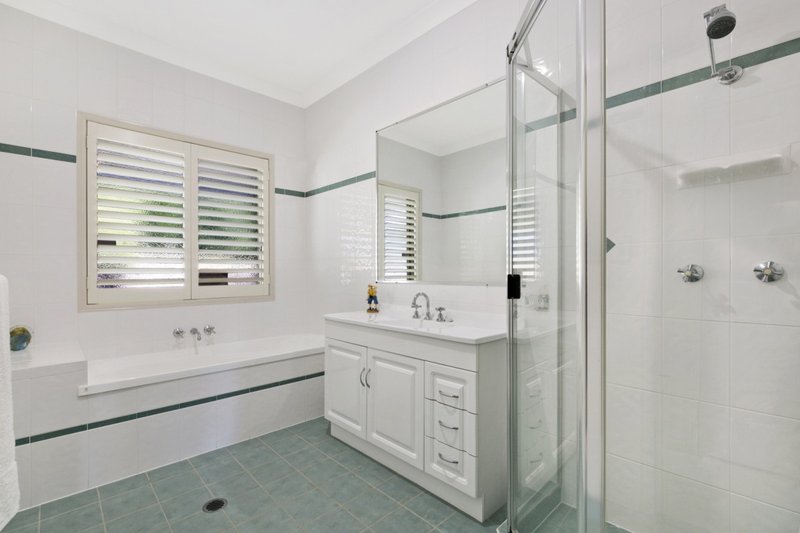 Photo - 18 Tobin Way, Tallebudgera QLD 4228 - Image 25