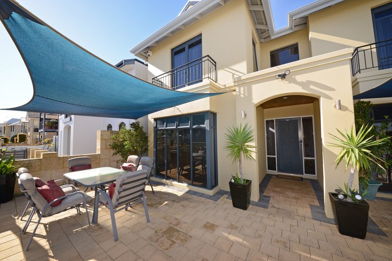 Photo - 18 Torquay Pass, Mindarie WA 6030 - Image 2