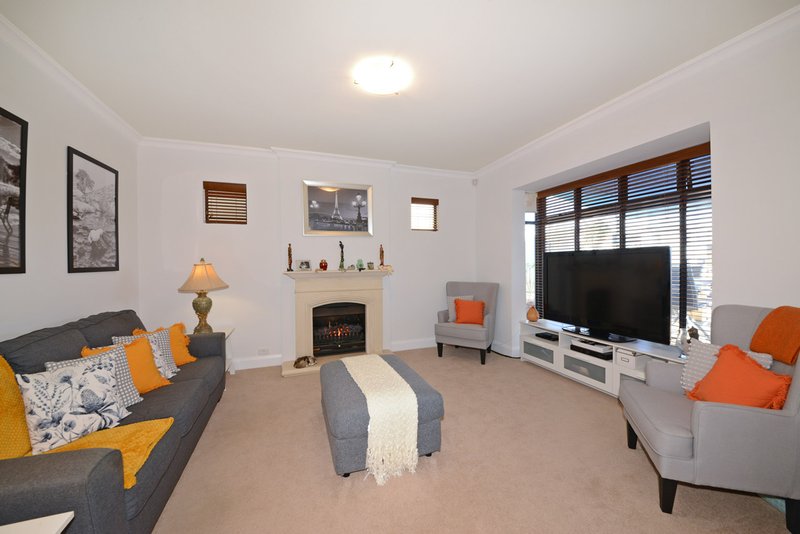 Photo - 18 Torquay Pass, Mindarie WA 6030 - Image 7