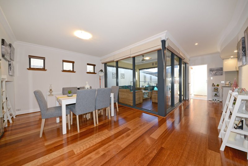 Photo - 18 Torquay Pass, Mindarie WA 6030 - Image 11