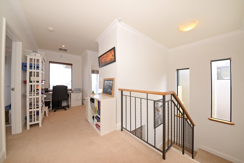 Photo - 18 Torquay Pass, Mindarie WA 6030 - Image 23