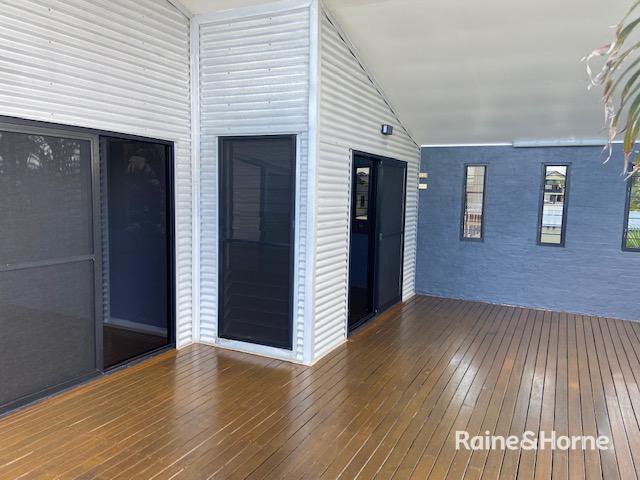 Photo - 18 Torquay Road, Redland Bay QLD 4165 - Image 9