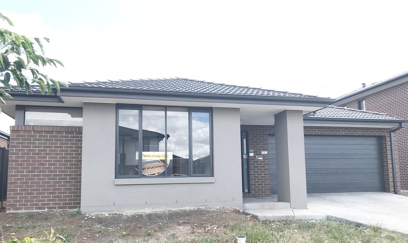Photo - 18 Trajectory Drive, Tarneit VIC 3029 - Image 2
