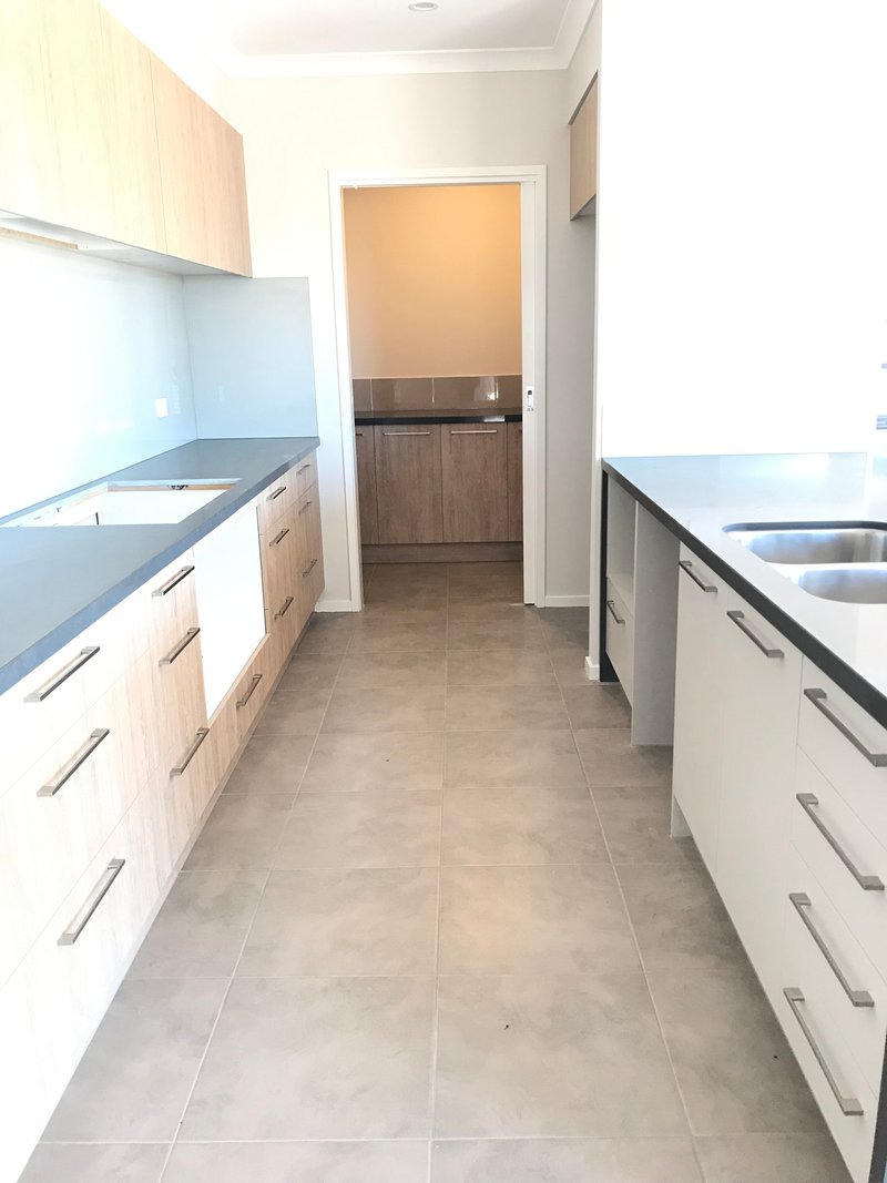 Photo - 18 Trajectory Drive, Tarneit VIC 3029 - Image 7