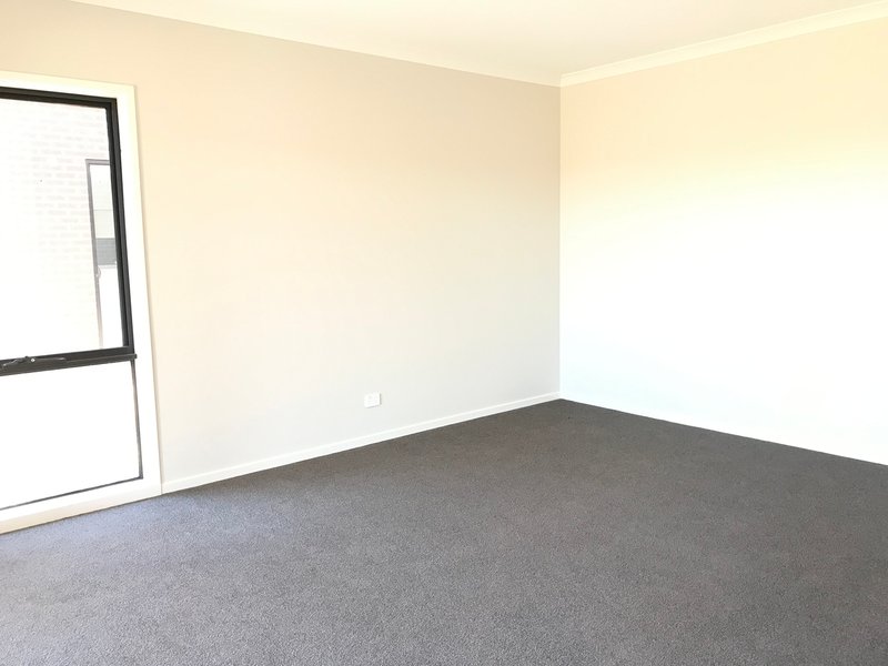 Photo - 18 Trajectory Drive, Tarneit VIC 3029 - Image 8